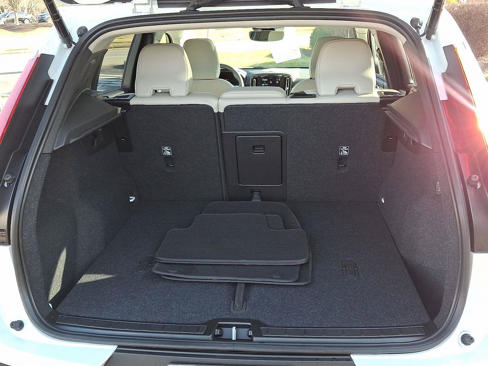 Certified 2023 Volvo XC40 B4 Plus w/ Climate Package image 29