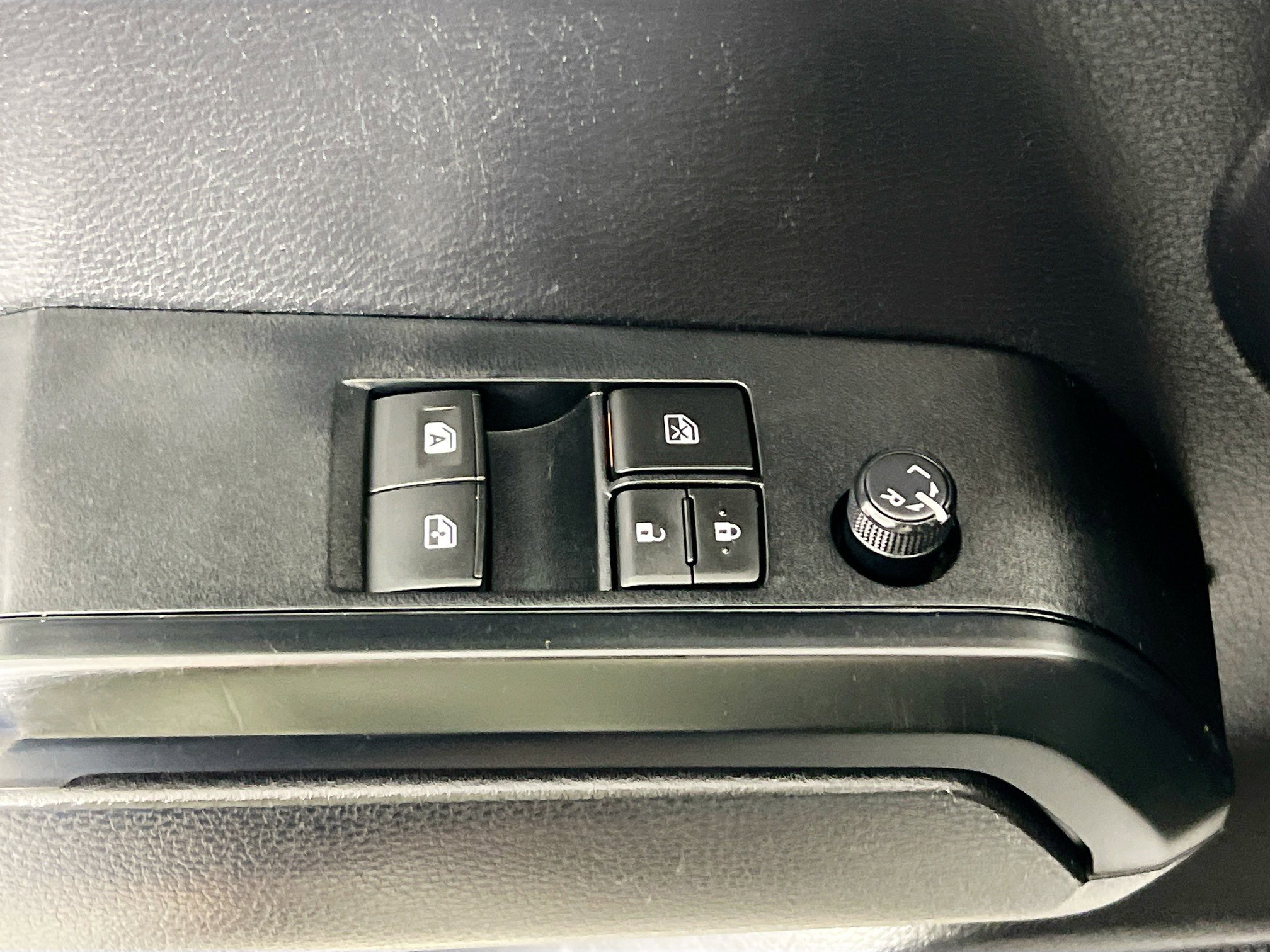 Used 2020 Toyota Tacoma SR AWD/4WD image 15
