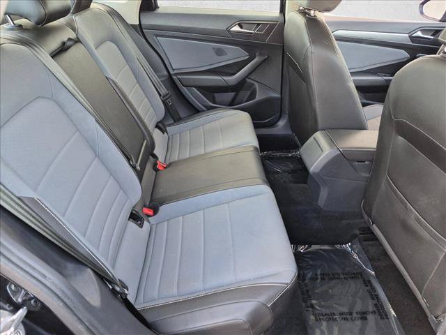 Used 2025 Volkswagen Jetta SE FWD image 25
