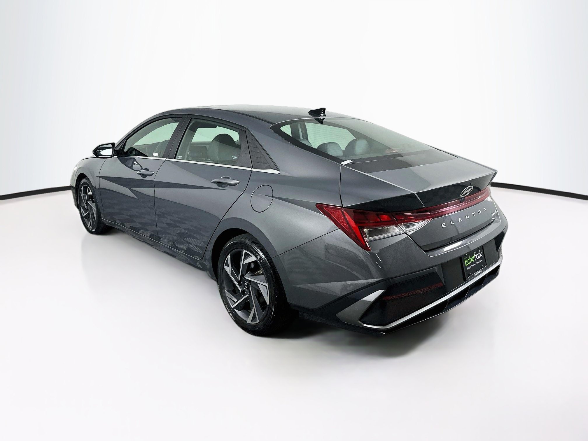 Used 2025 Hyundai Elantra Limited FWD image 5