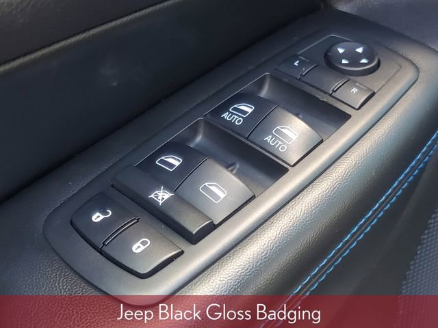 Used 2019 Jeep Grand Cherokee Laredo image 12