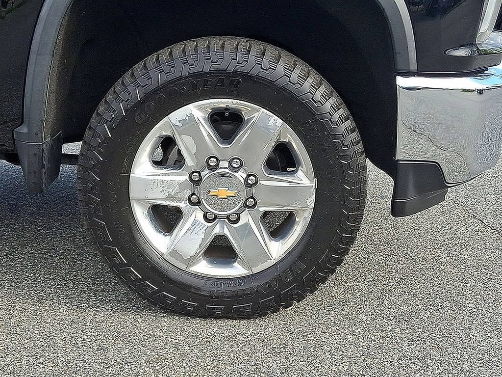 Used 2022 Chevrolet Silverado 2500 LTZ w/ LTZ Premium Package AWD/4WD image 8