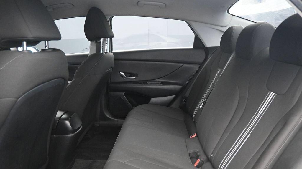 Used 2023 Hyundai Elantra SEL w/ Cargo Package FWD image 17