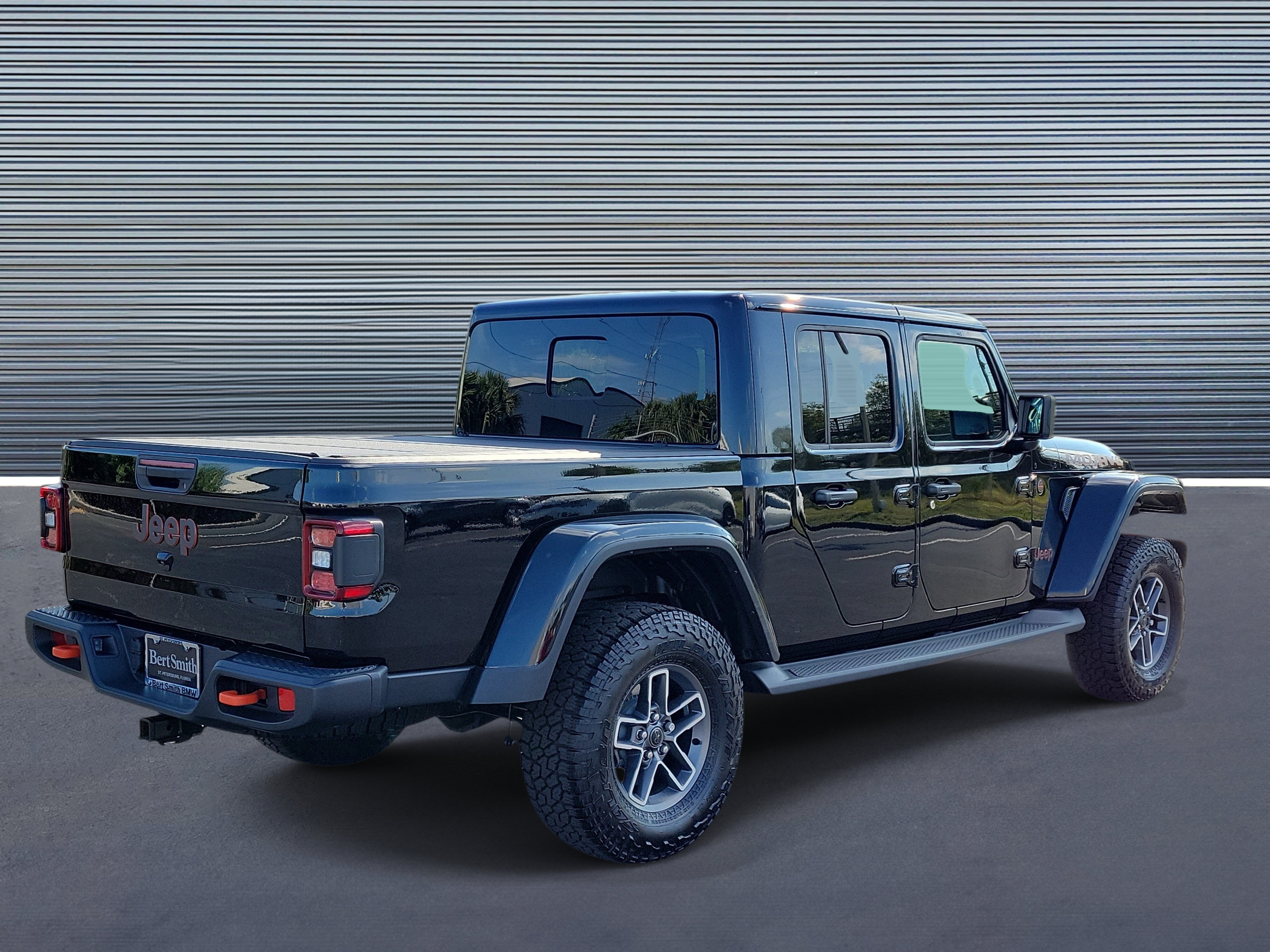 Used 2025 Jeep Gladiator Mojave w/ Convenience Group AWD/4WD image 3