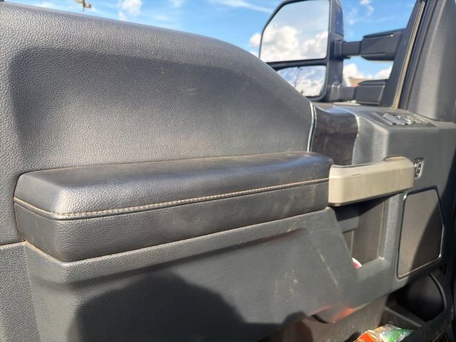 Used 2022 Ford F250 Lariat w/ Black Appearance Package image 23