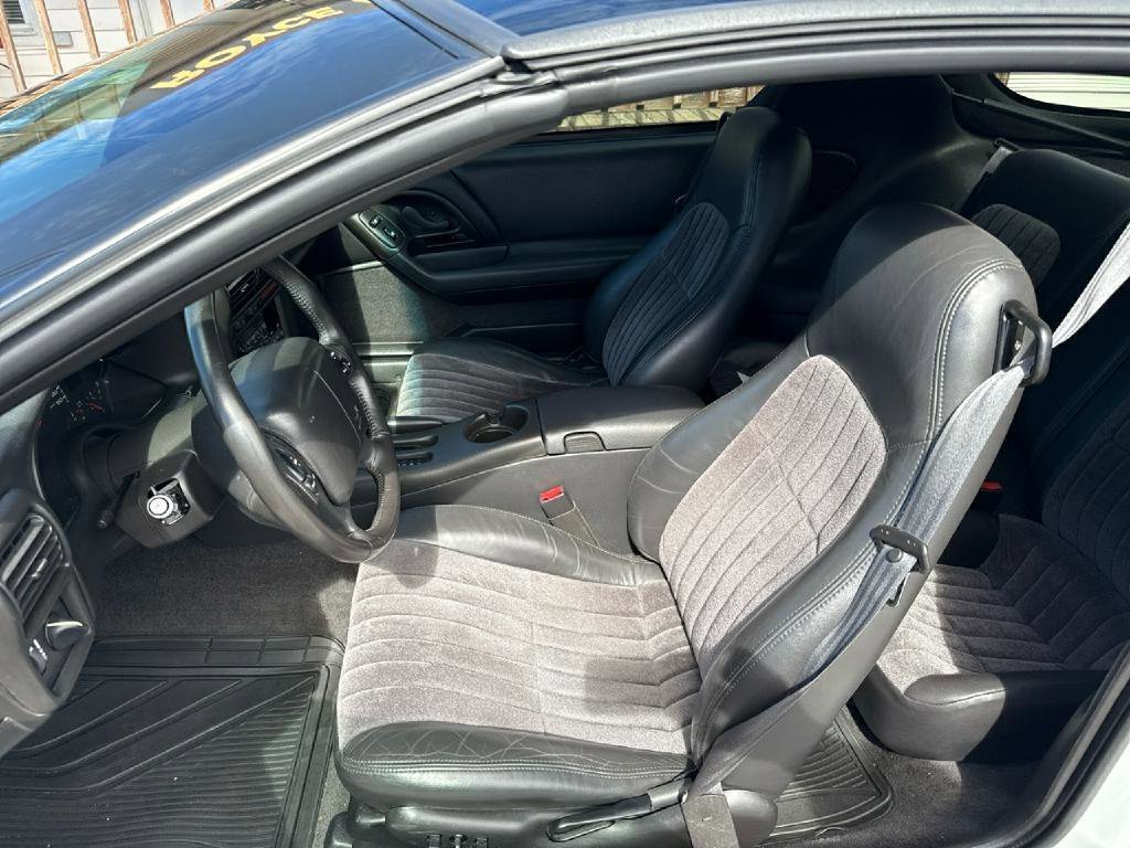 Used 2000 Chevrolet Camaro Z28 w/ SS Performance/Appearance Pkg image 6