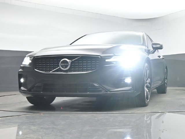 Used 2025 Volvo S60 B5 Plus AWD/4WD image 37