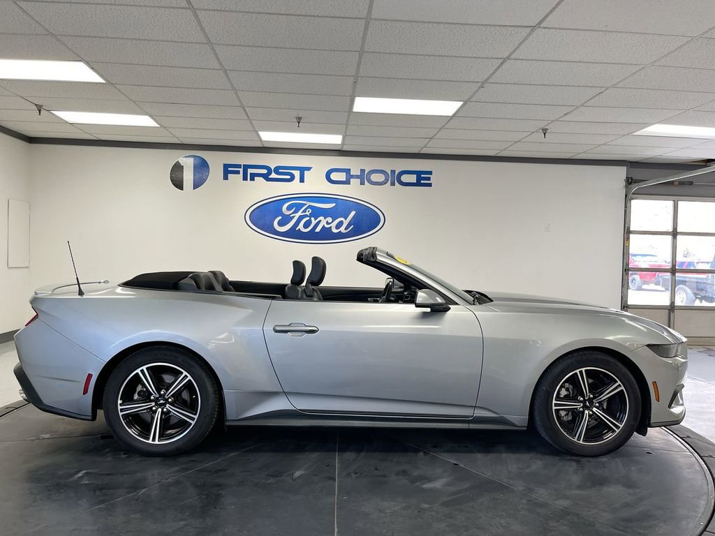 Used 2025 Ford Mustang Premium RWD image 9