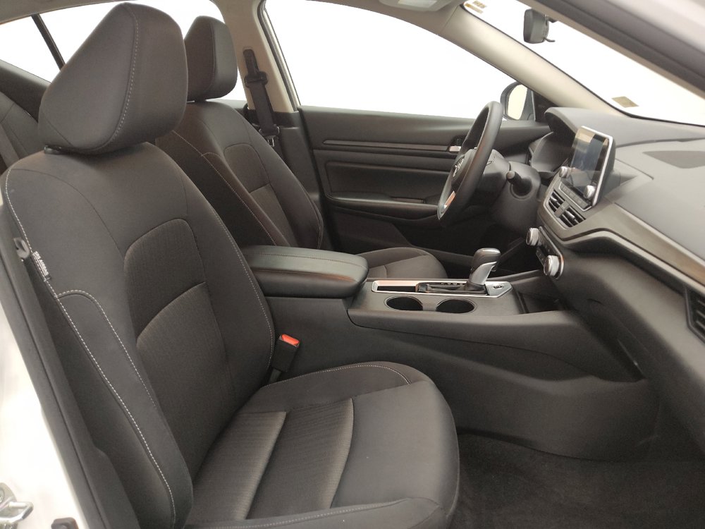 Used 2025 Nissan Altima 2.5 SV FWD image 21