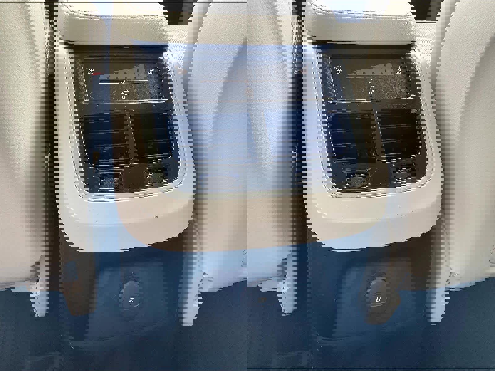 Used 2022 Volvo XC90 T8 Inscription image 38