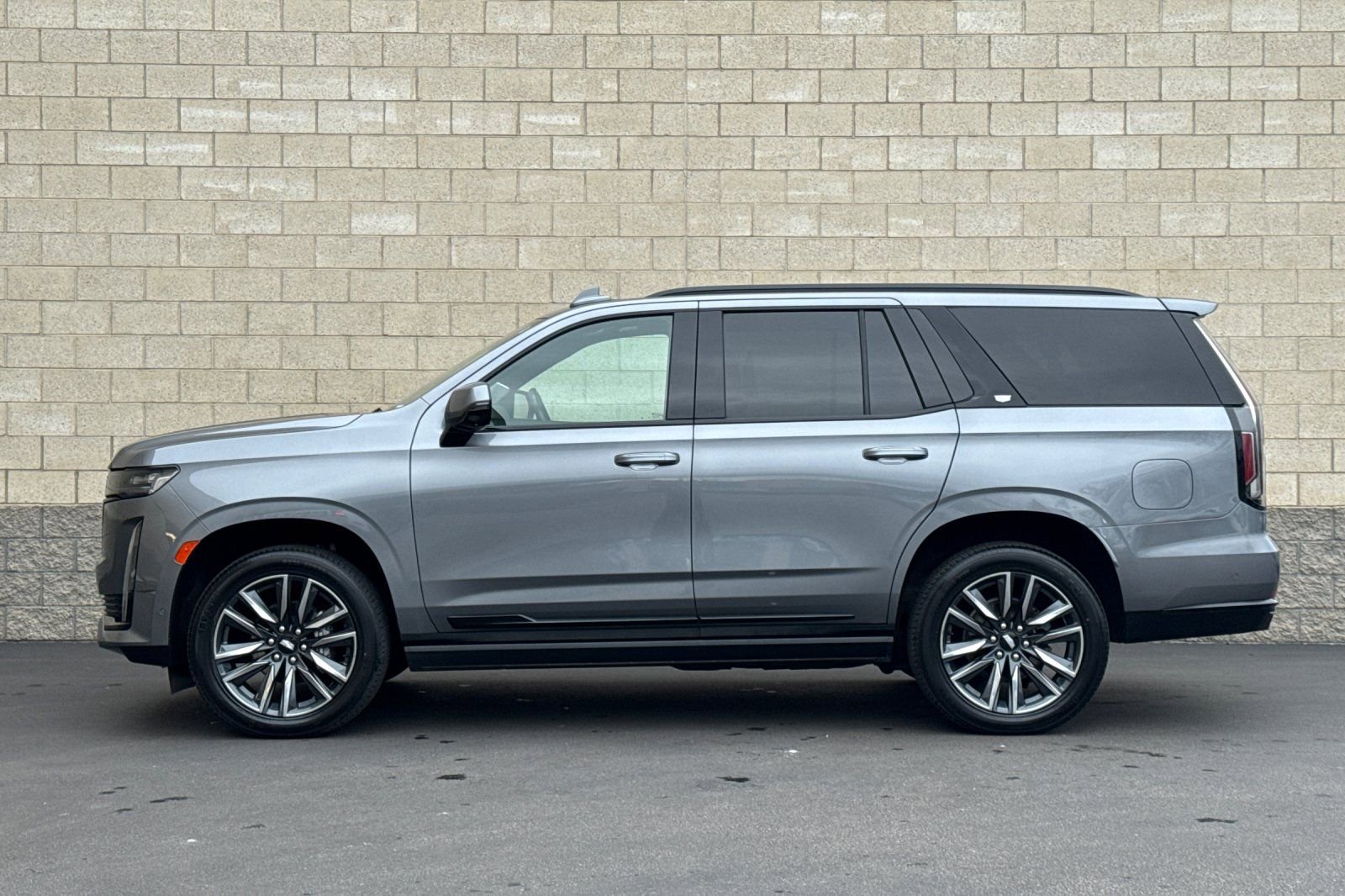 Certified 2021 Cadillac Escalade Sport Platinum w/ Heavy-Duty Trailer Package image 7