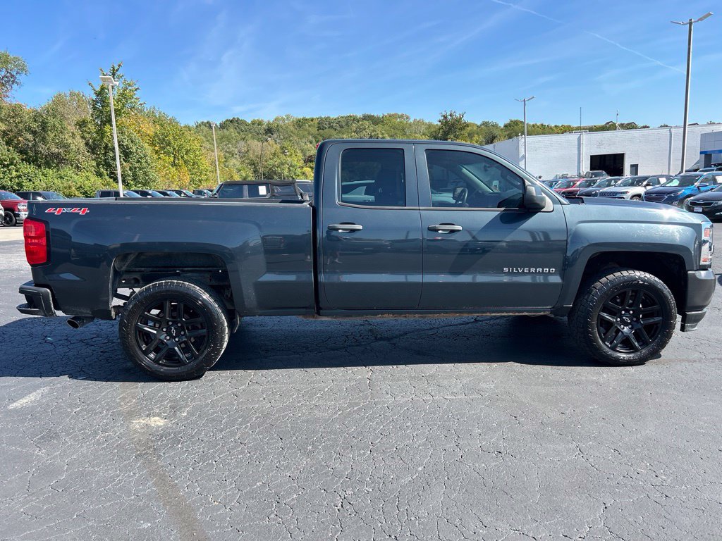 Used 2017 Chevrolet Silverado 1500 W/T w/ Trailering Package AWD/4WD image 4