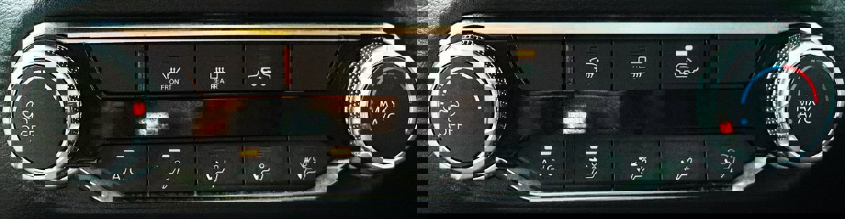 Used 2024 Nissan Sentra SV image 45