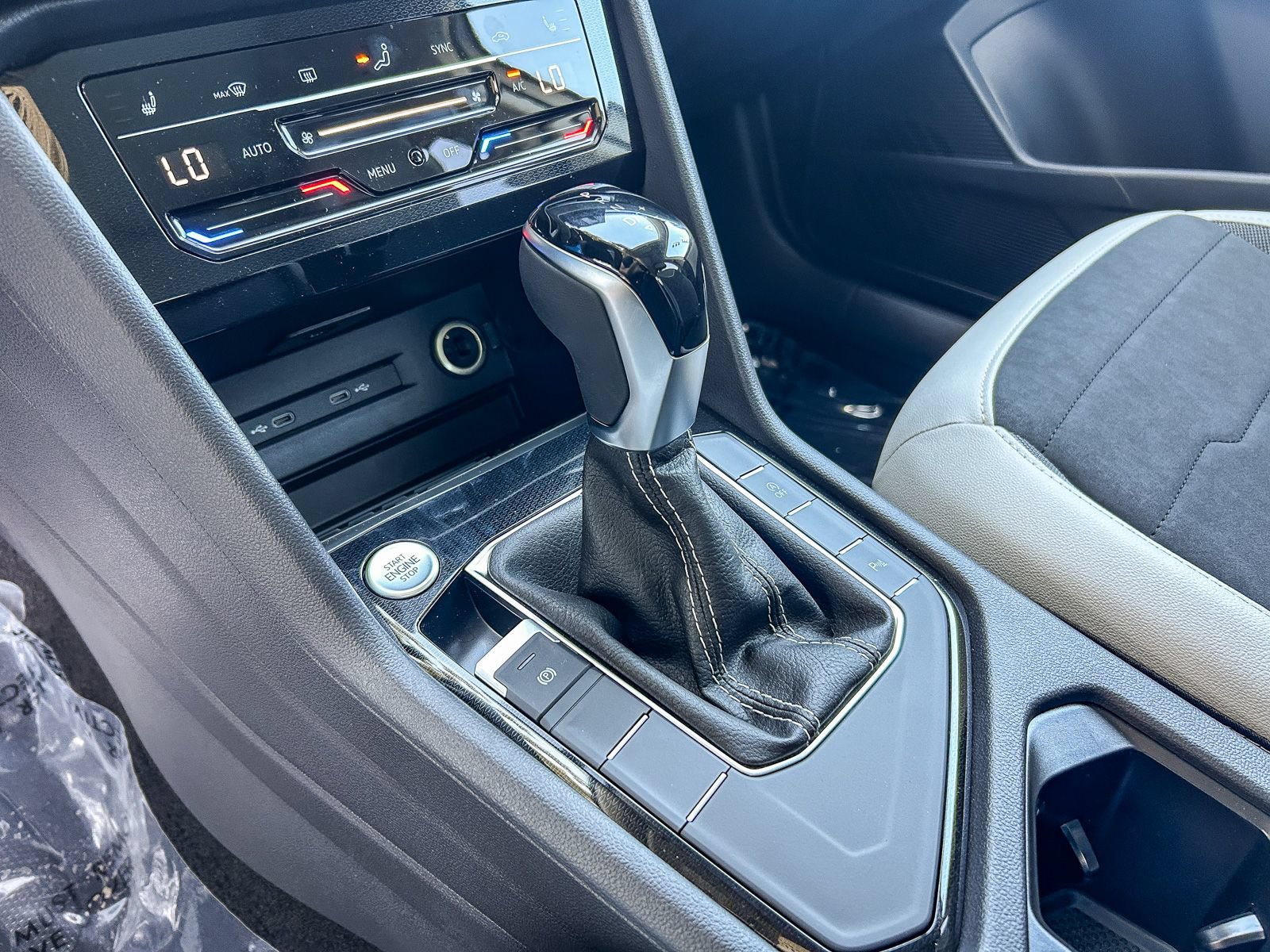 New 2026 Volkswagen Taos SE FWD image 22