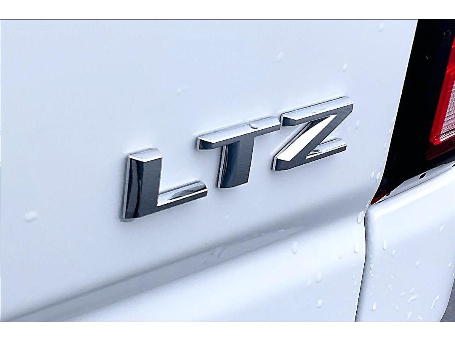 Used 2024 Chevrolet Silverado 3500 LTZ w/ LTZ Plus Package AWD/4WD image 9