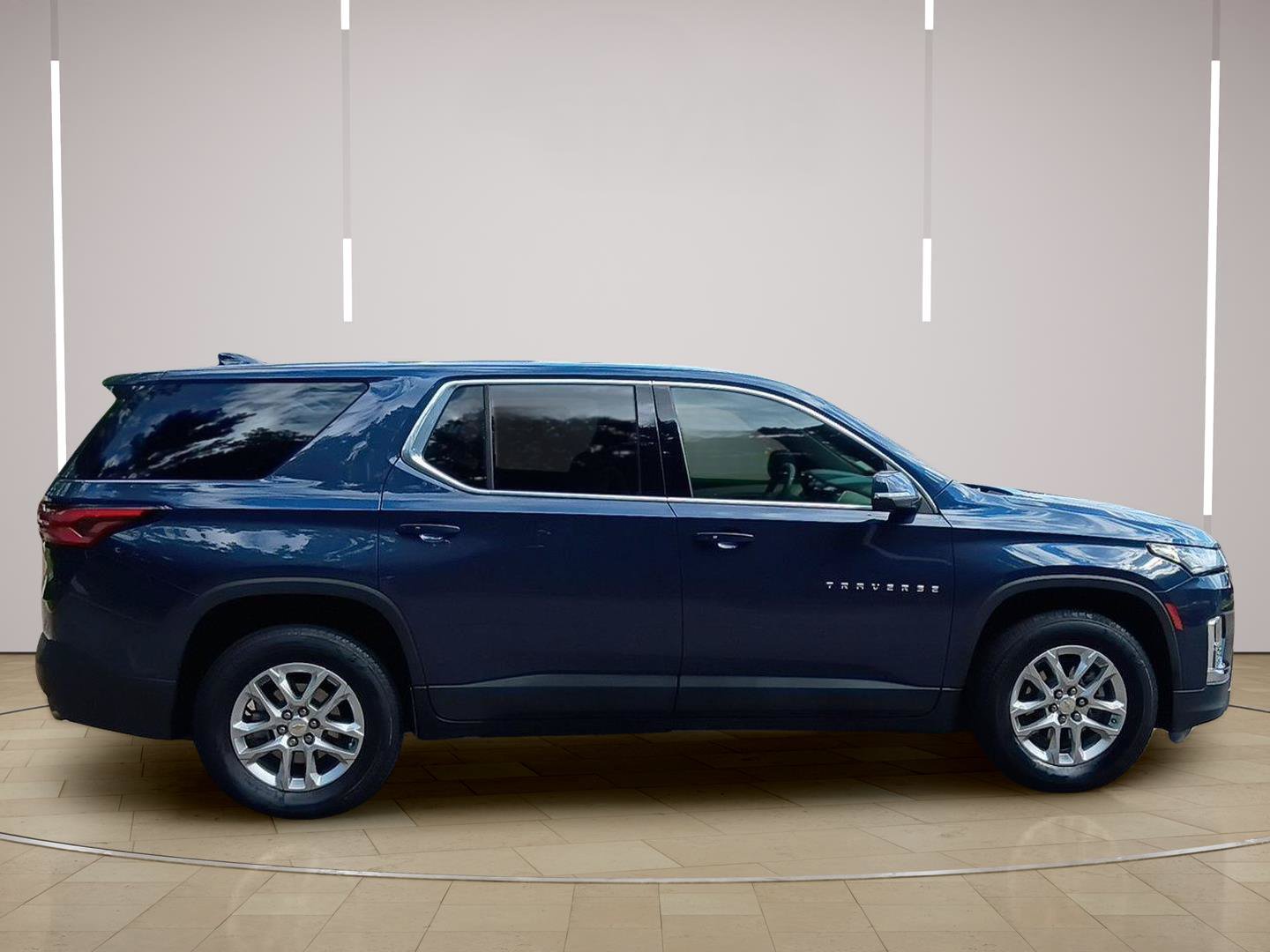 Used 2023 Chevrolet Traverse LS w/ Safety Package FWD image 8