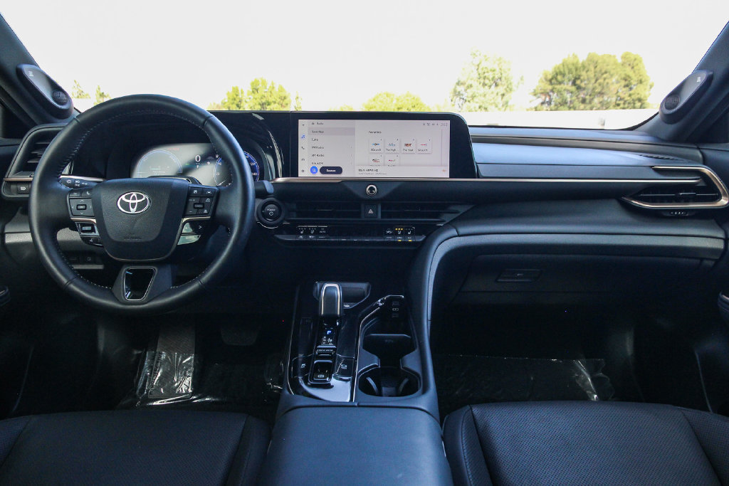 Used 2024 Toyota Crown Platinum AWD/4WD image 12