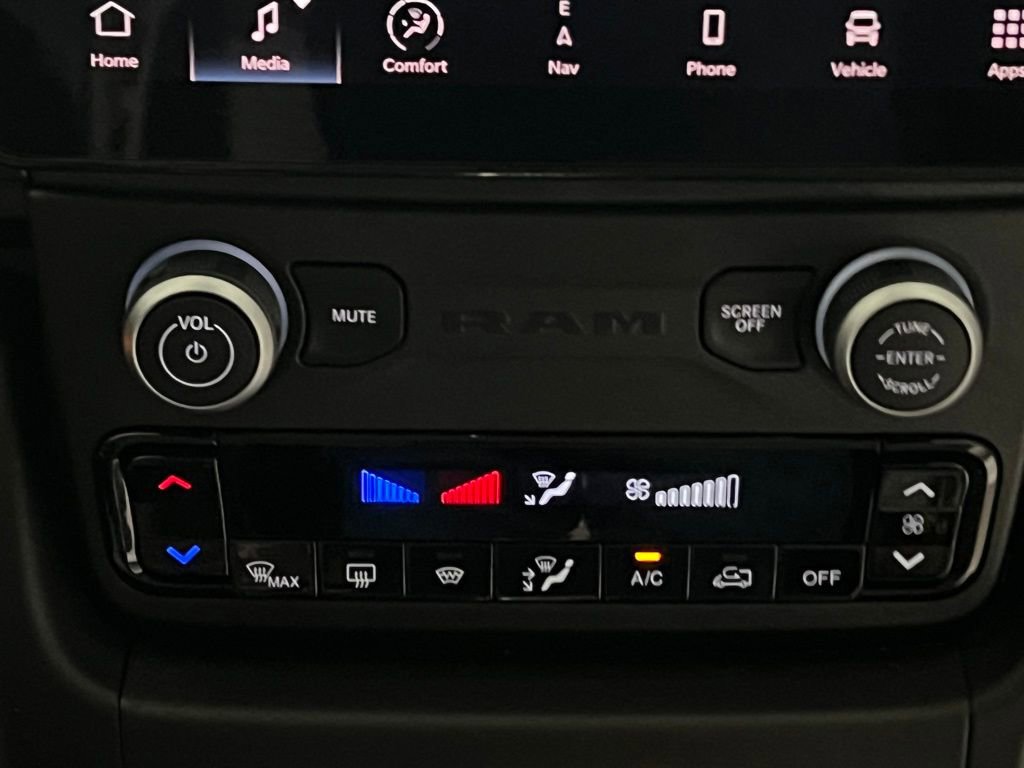 Used 2024 RAM ProMaster 3500 w/ Delivery Van Package image 20