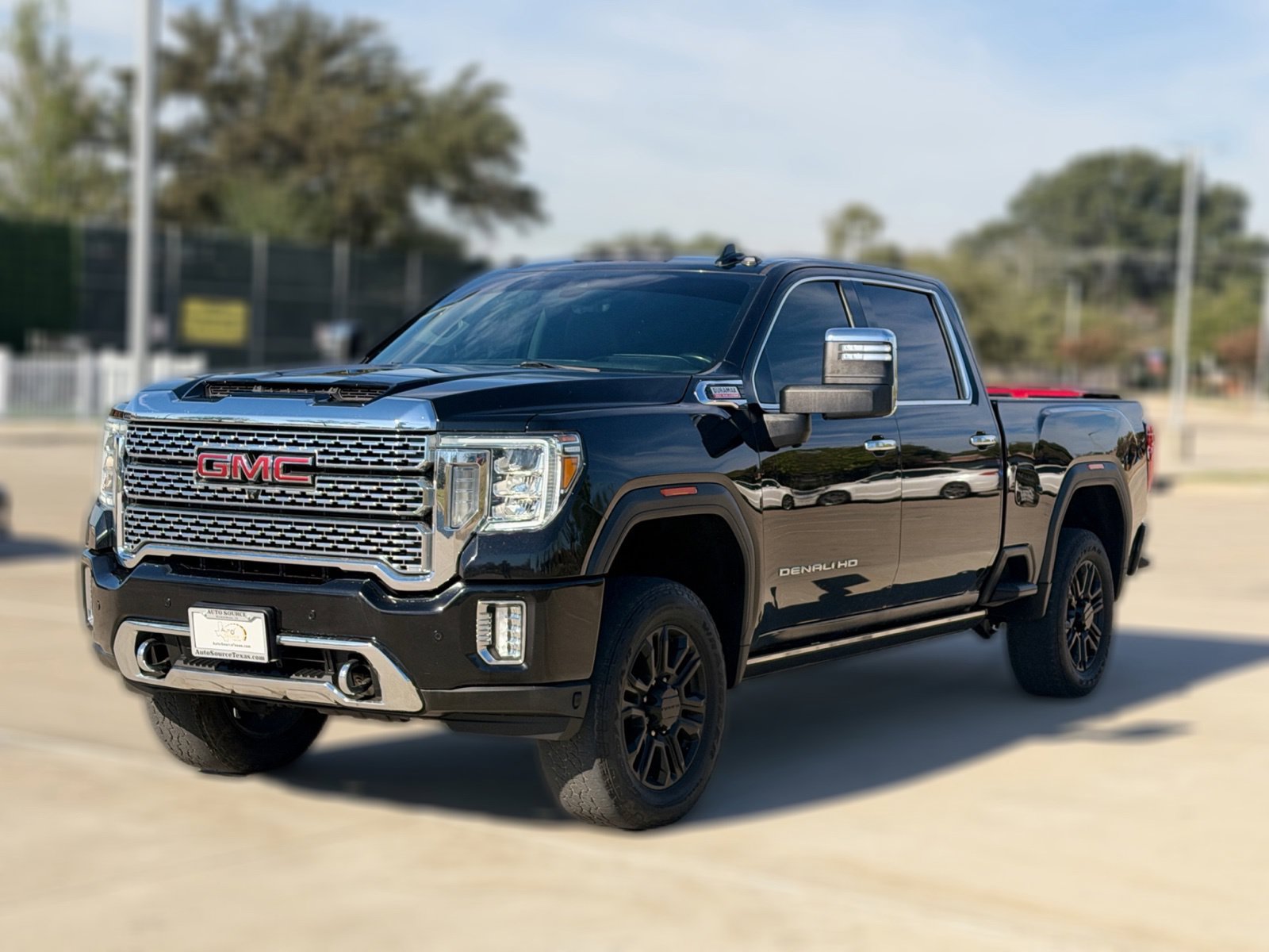 Used 2021 GMC Sierra 2500 Denali w/ Denali Black Diamond Edition AWD/4WD image 2