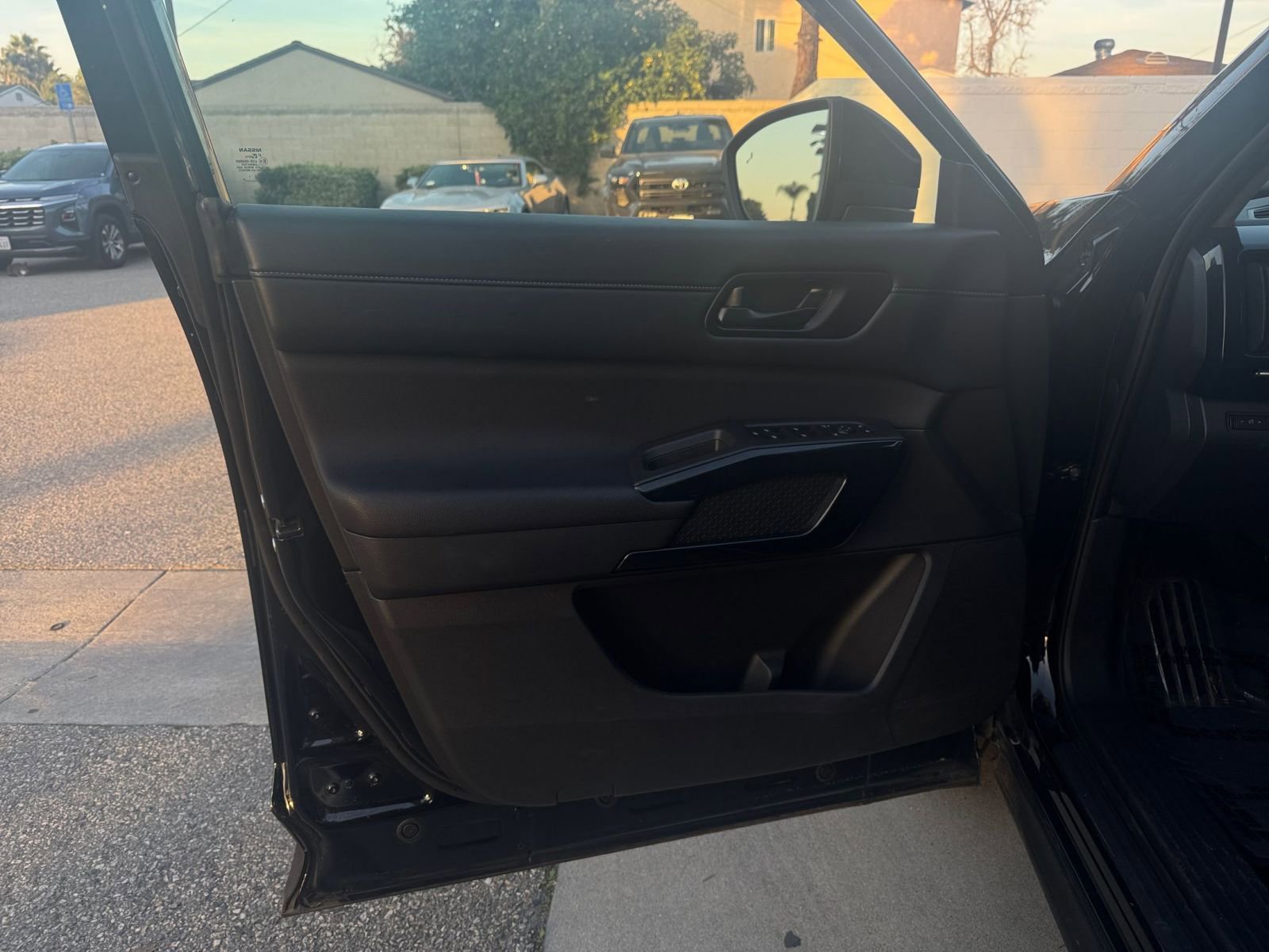 Used 2025 Nissan Pathfinder SV image 20