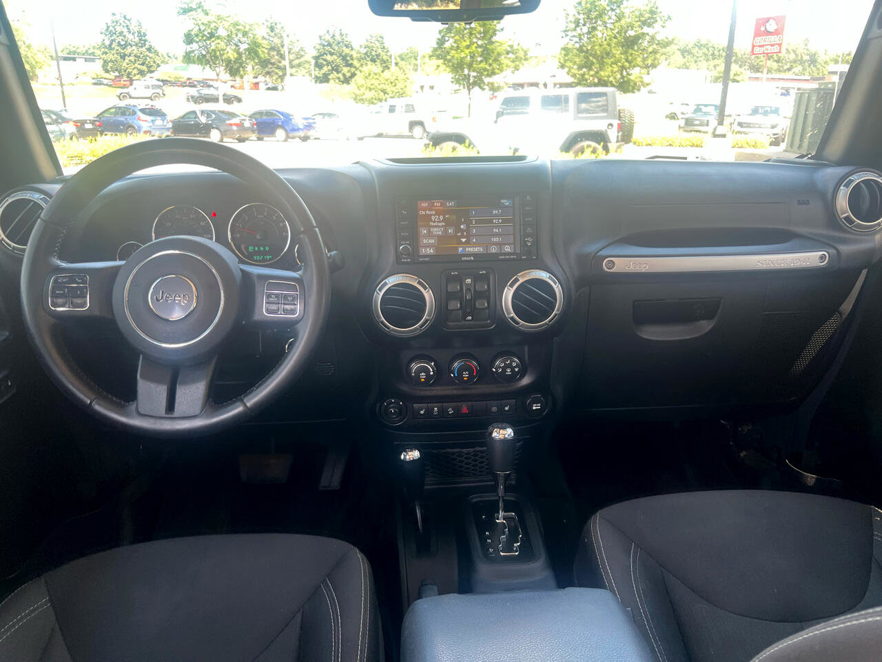 Used 2017 Jeep Wrangler Unlimited Rubicon w/ Connectivity Group image 10