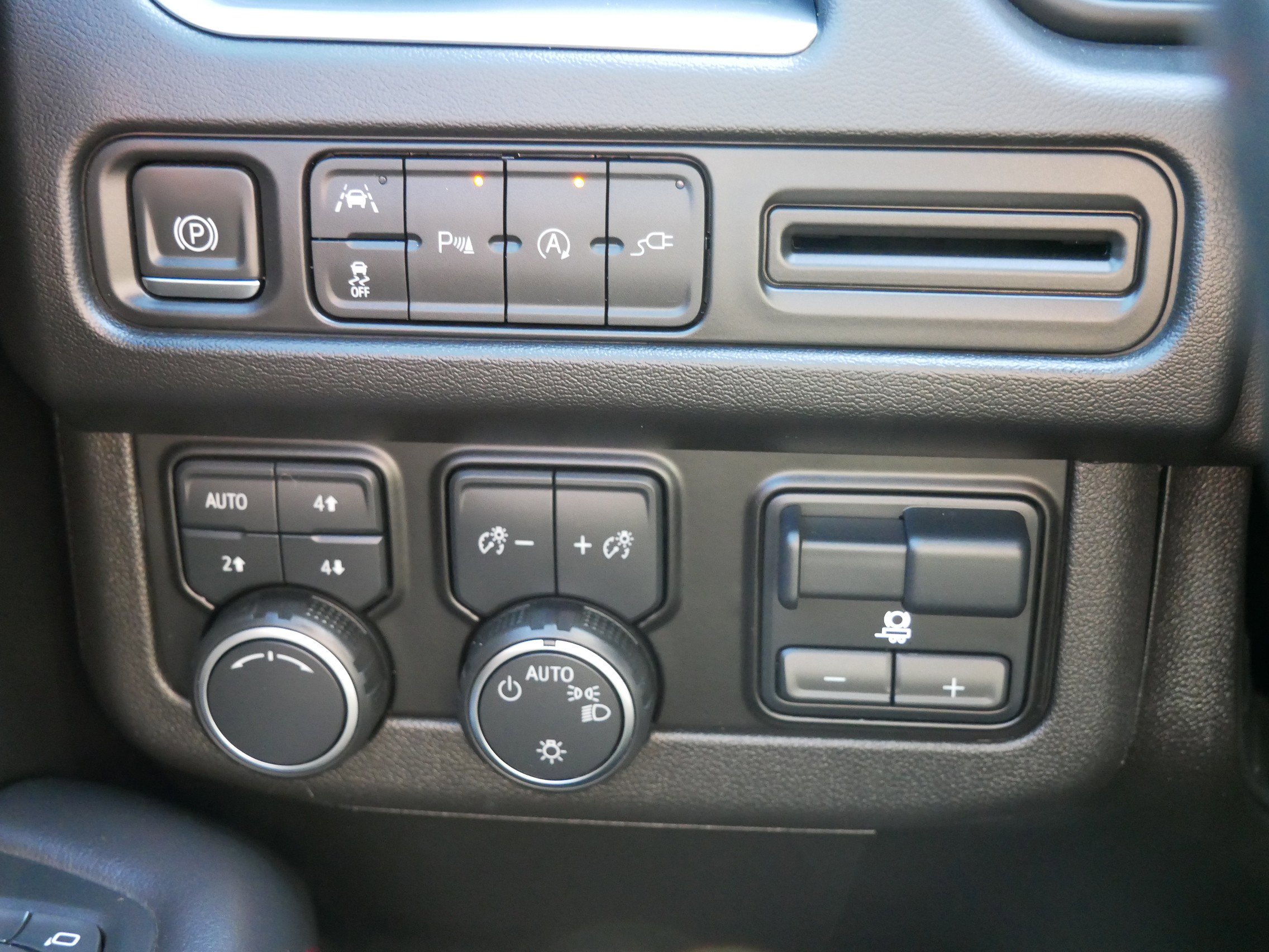 Used 2021 Chevrolet Tahoe RST w/ Luxury Package image 22