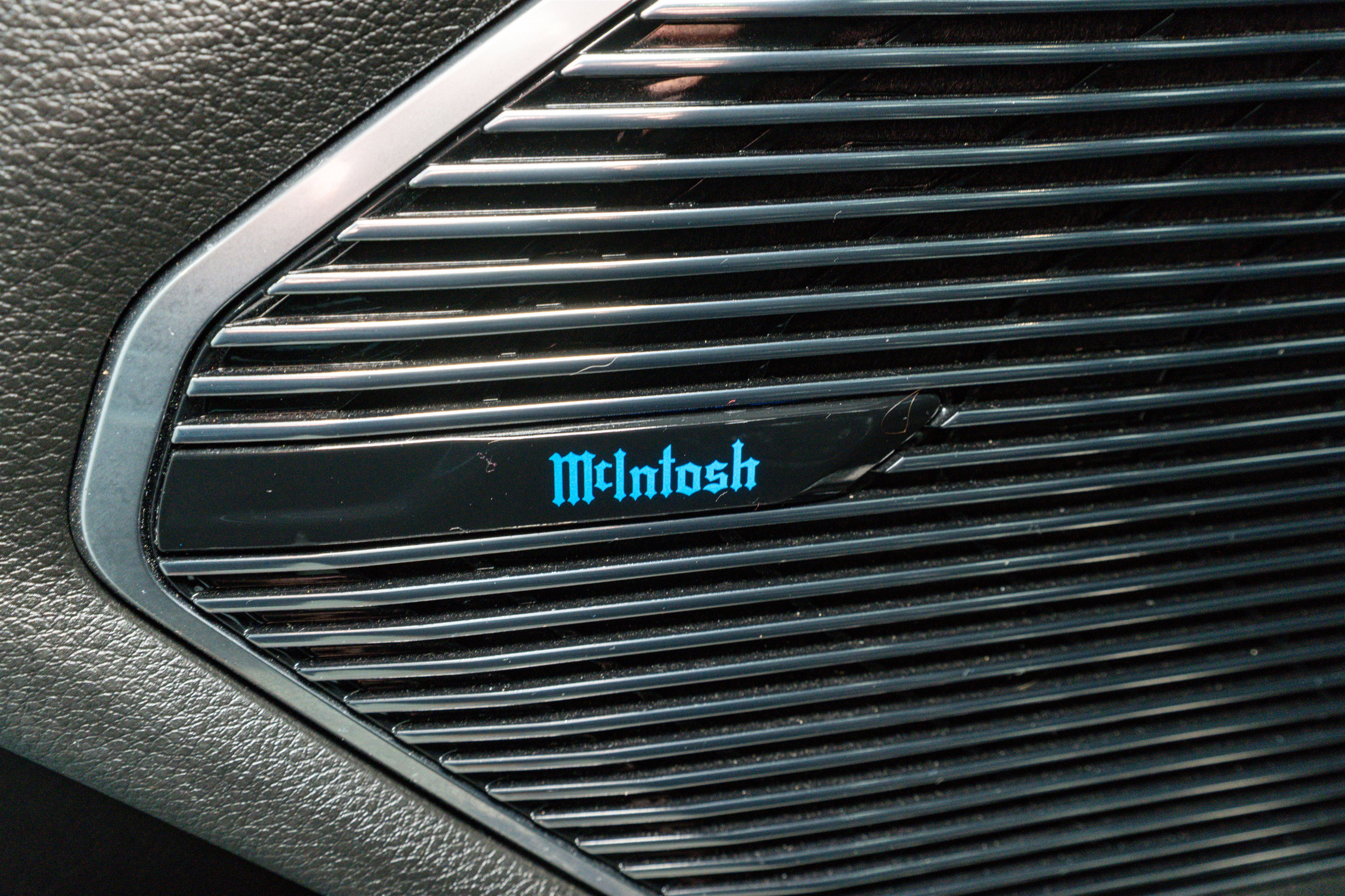 Used 2023 Jeep Grand Cherokee Overland w/ Advanced Protech Group III image 16