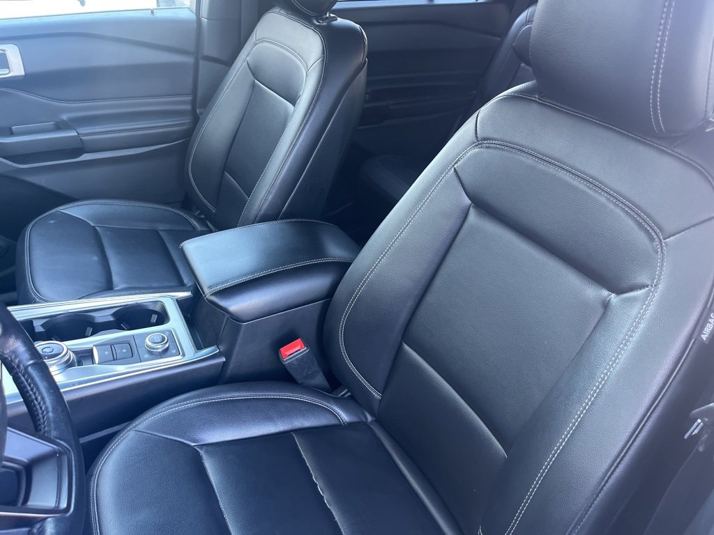 Used 2020 Ford Explorer XLT w/ Equipment Group 202A image 9