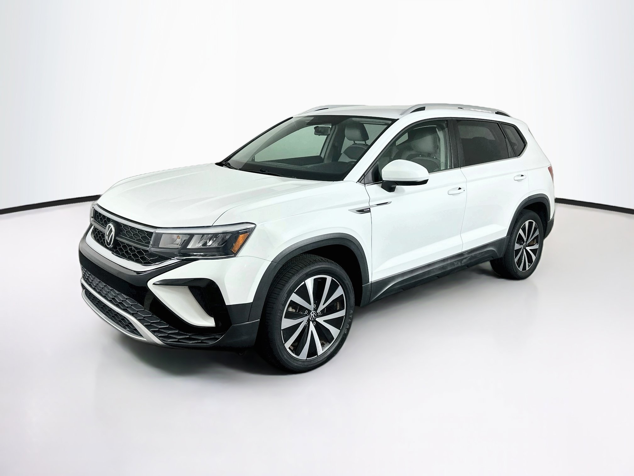Used 2022 Volkswagen Taos SE AWD/4WD image 3