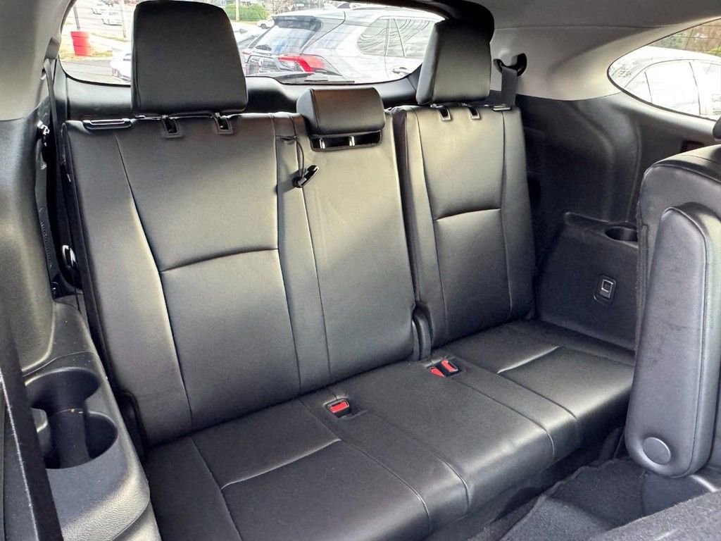 Used 2024 Toyota Highlander XLE image 11