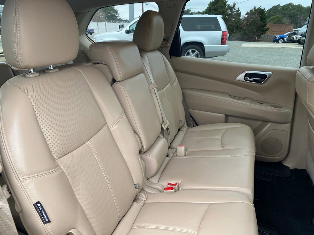 Used 2020 Nissan Pathfinder Platinum w/ Cargo Package image 22