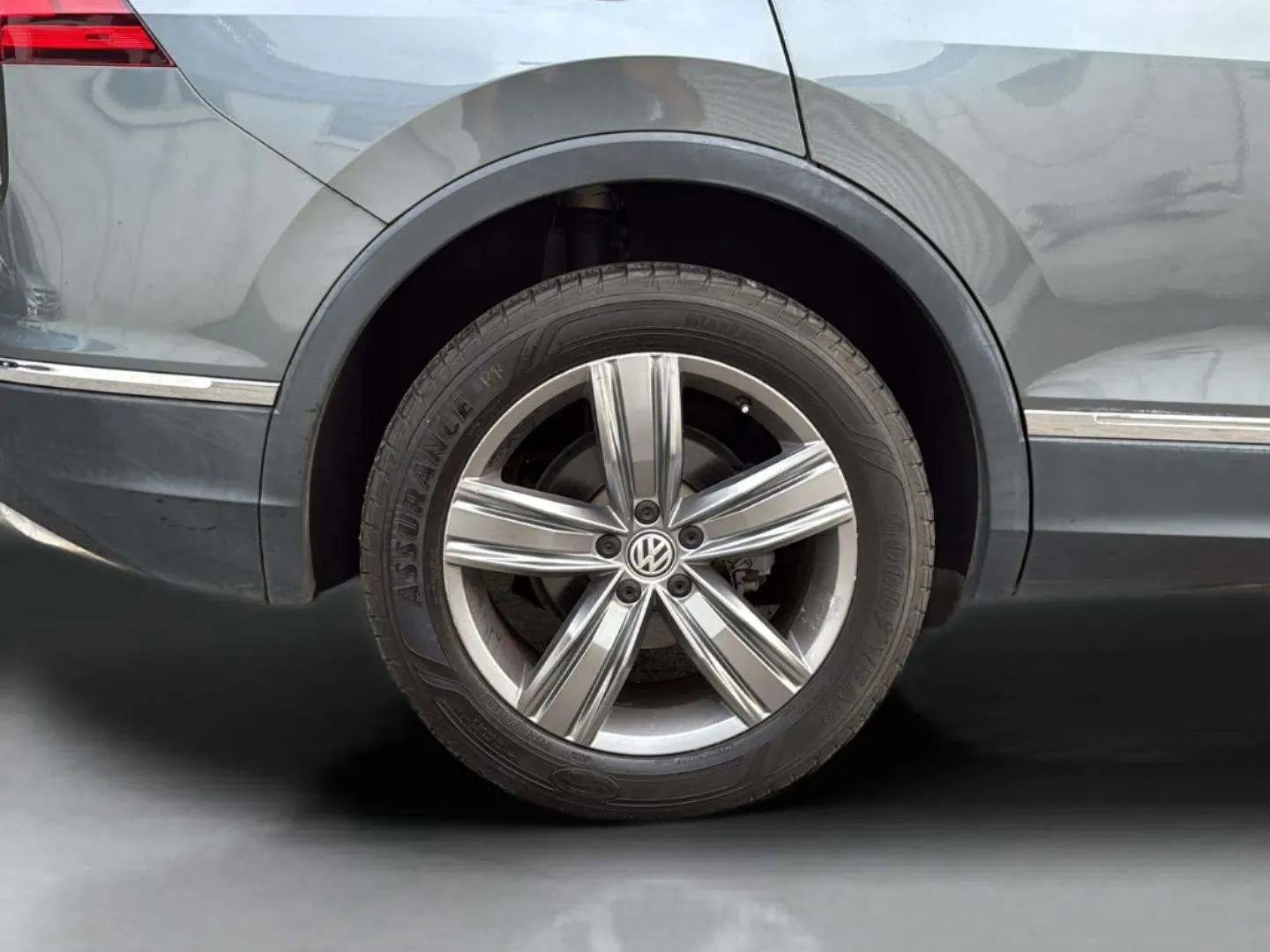 Used 2021 Volkswagen Tiguan SEL image 33