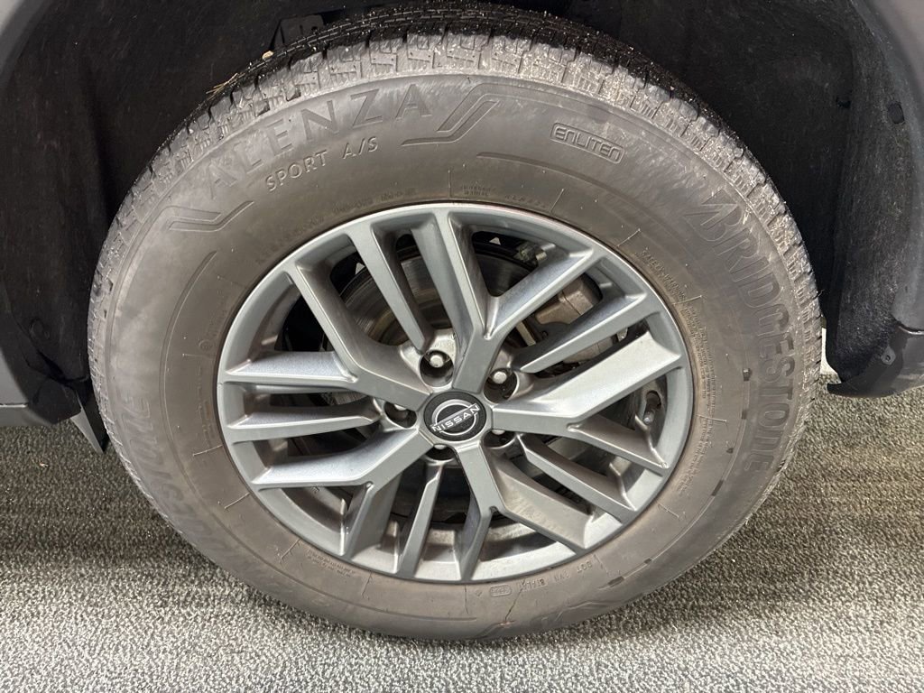Used 2024 Nissan Rogue S image 8