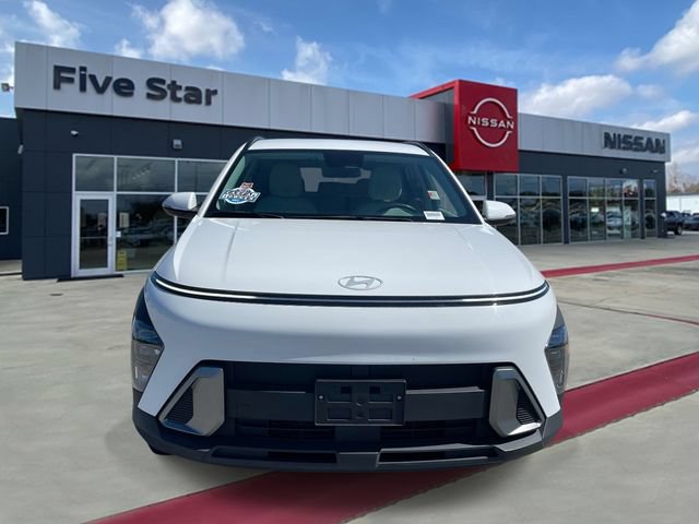 Used 2024 Hyundai Kona SEL AWD/4WD image 2