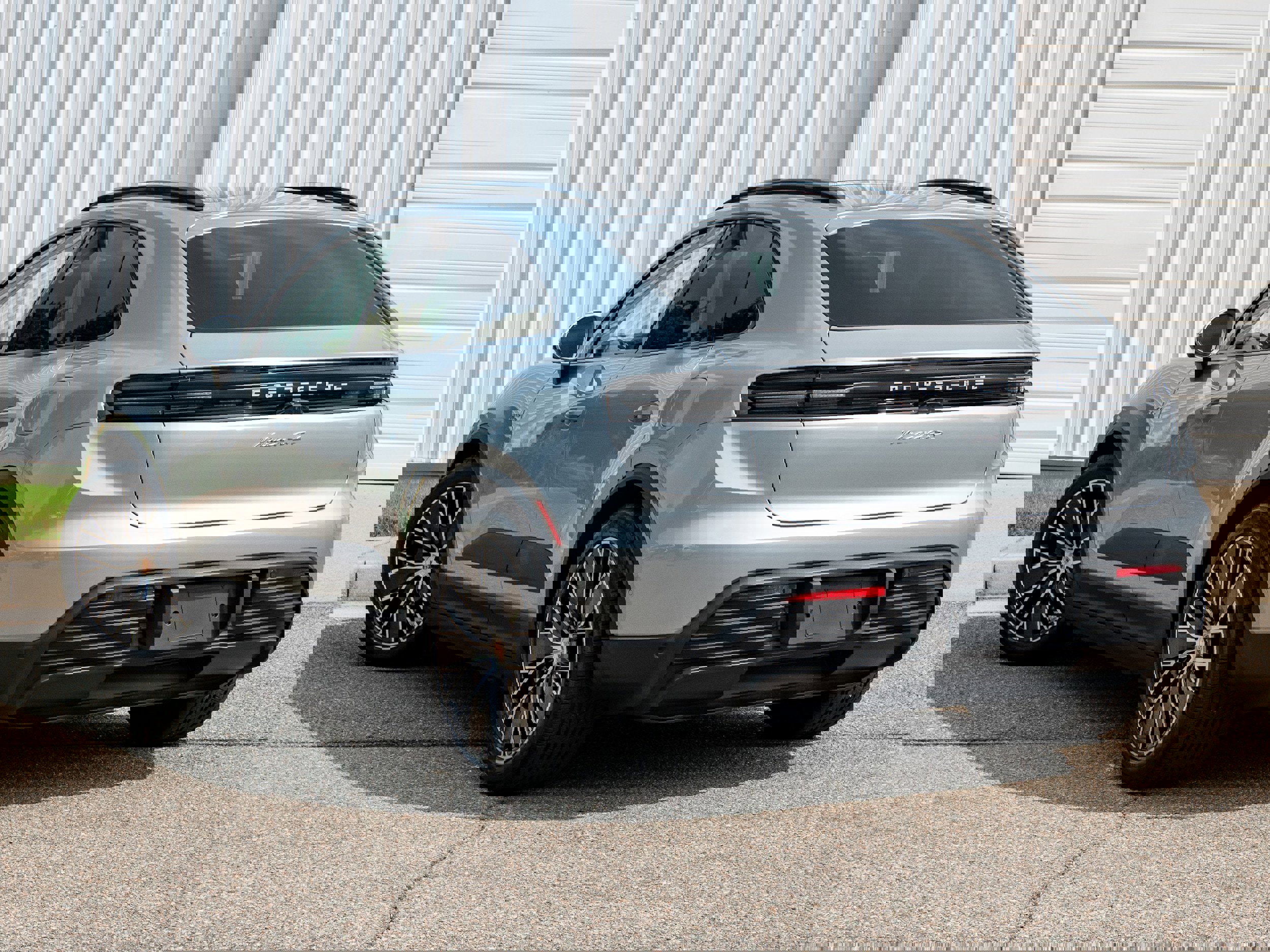 New 2025 Porsche Macan 4S Electric image 3