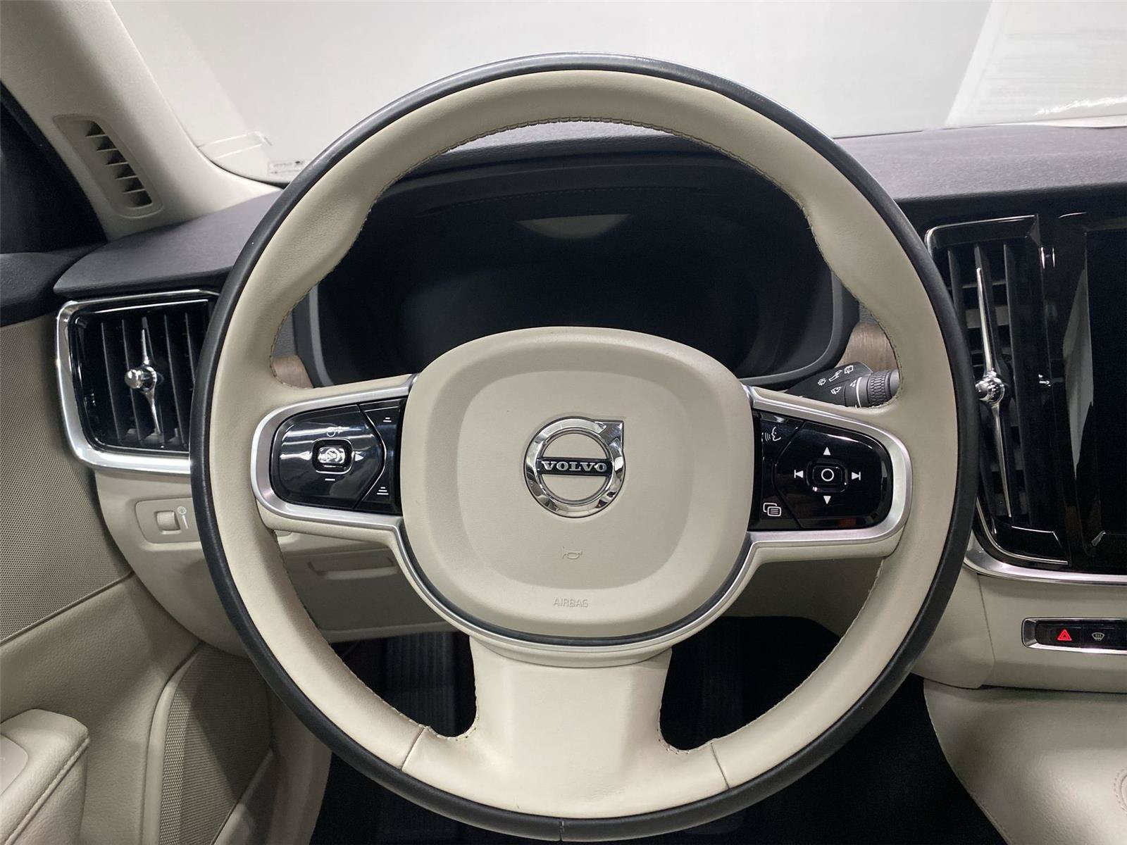 Used 2022 Volvo V90 B6 Cross Country w/ Advanced Package AWD/4WD image 15