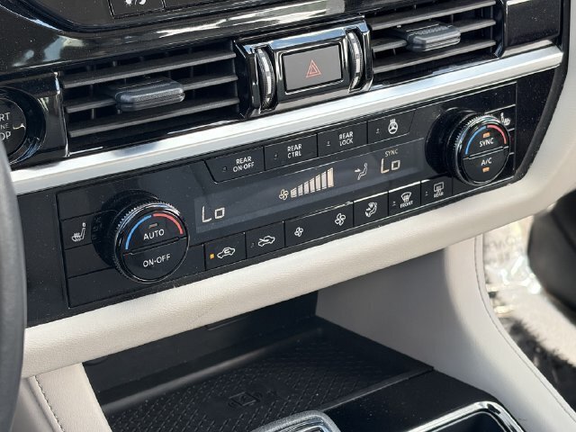 Used 2025 Nissan Pathfinder SL FWD image 29
