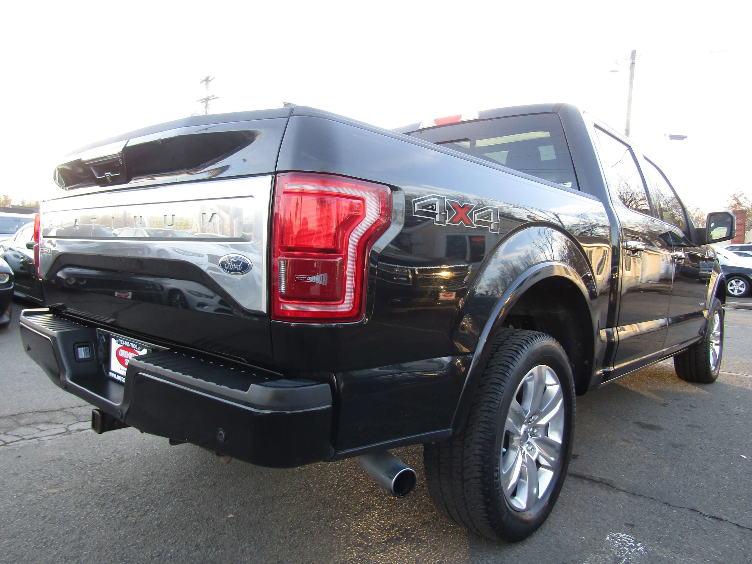 Used 2015 Ford F150 Platinum w/ Equipment Group 701A Luxury image 9