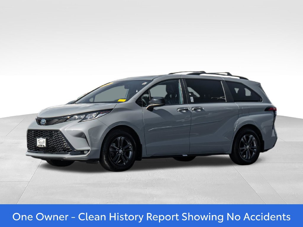 Used 2025 Toyota Sienna XSE w/ XSE Plus Package AWD/4WD image 3