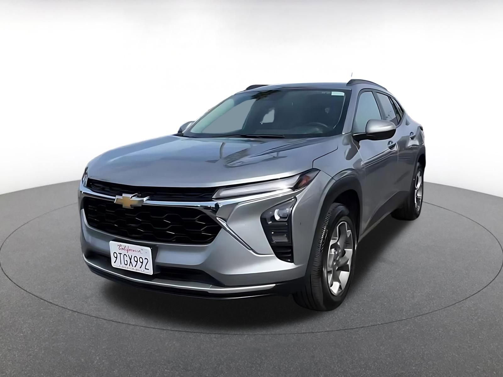 Used 2025 Chevrolet Trax LT w/ LT Convenience Package image 7