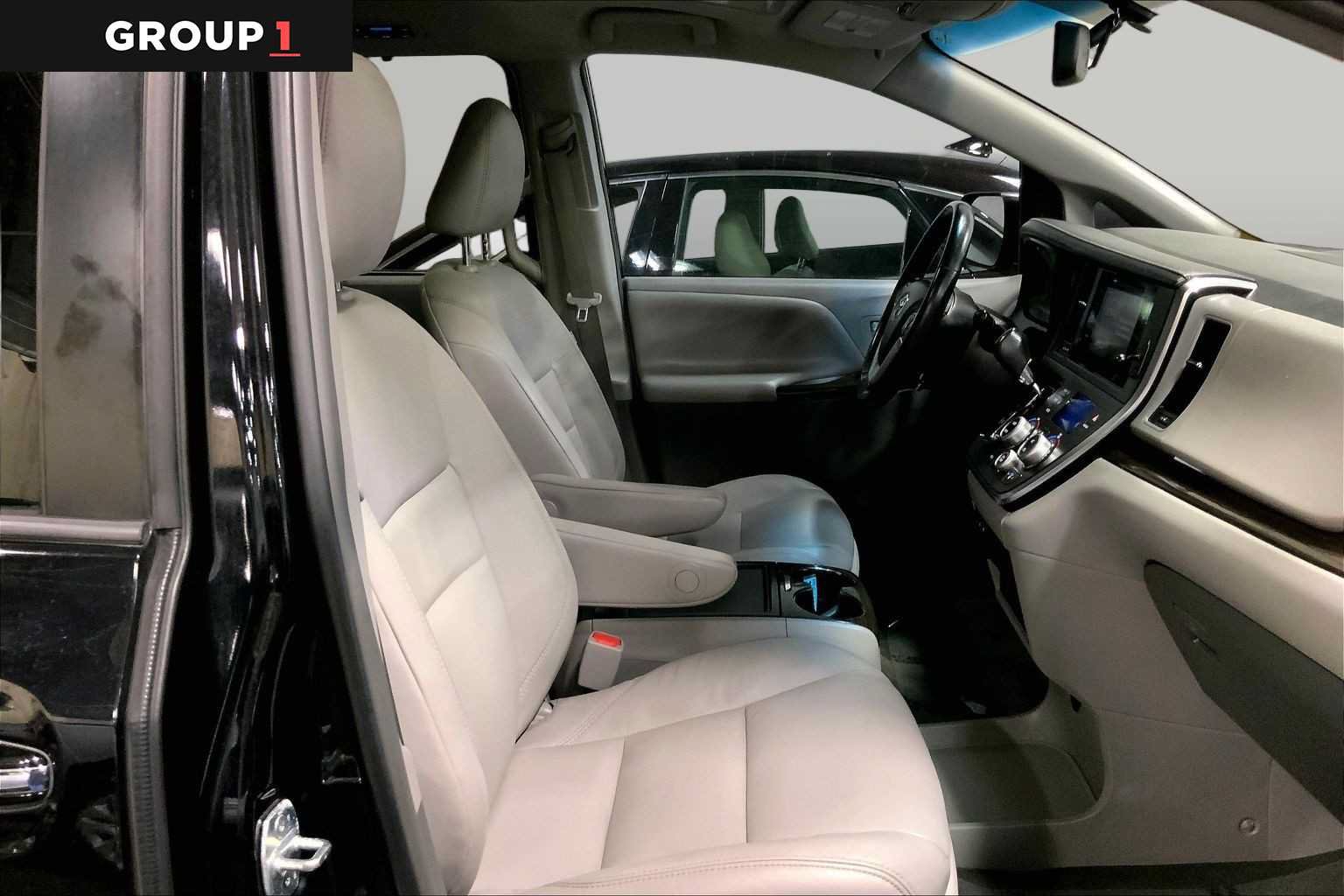 Certified 2017 Toyota Sienna XLE w/ XLE Navigation Package AWD/4WD image 9