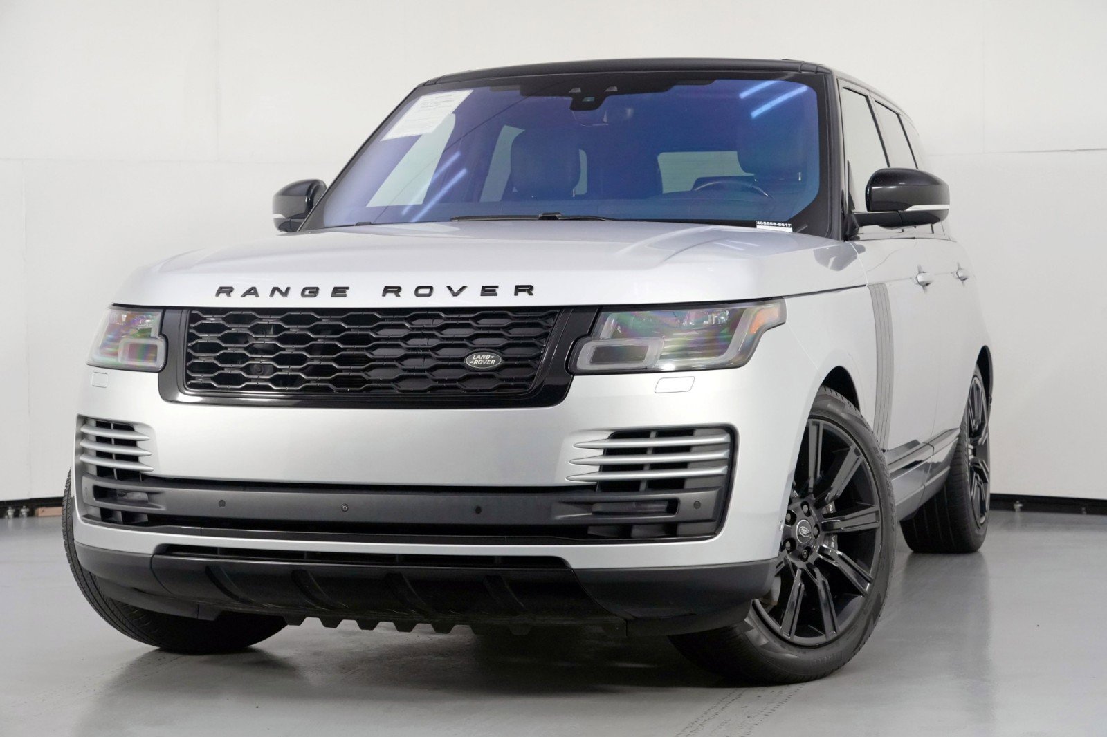 Used 2020 Land Rover Range Rover HSE image 3