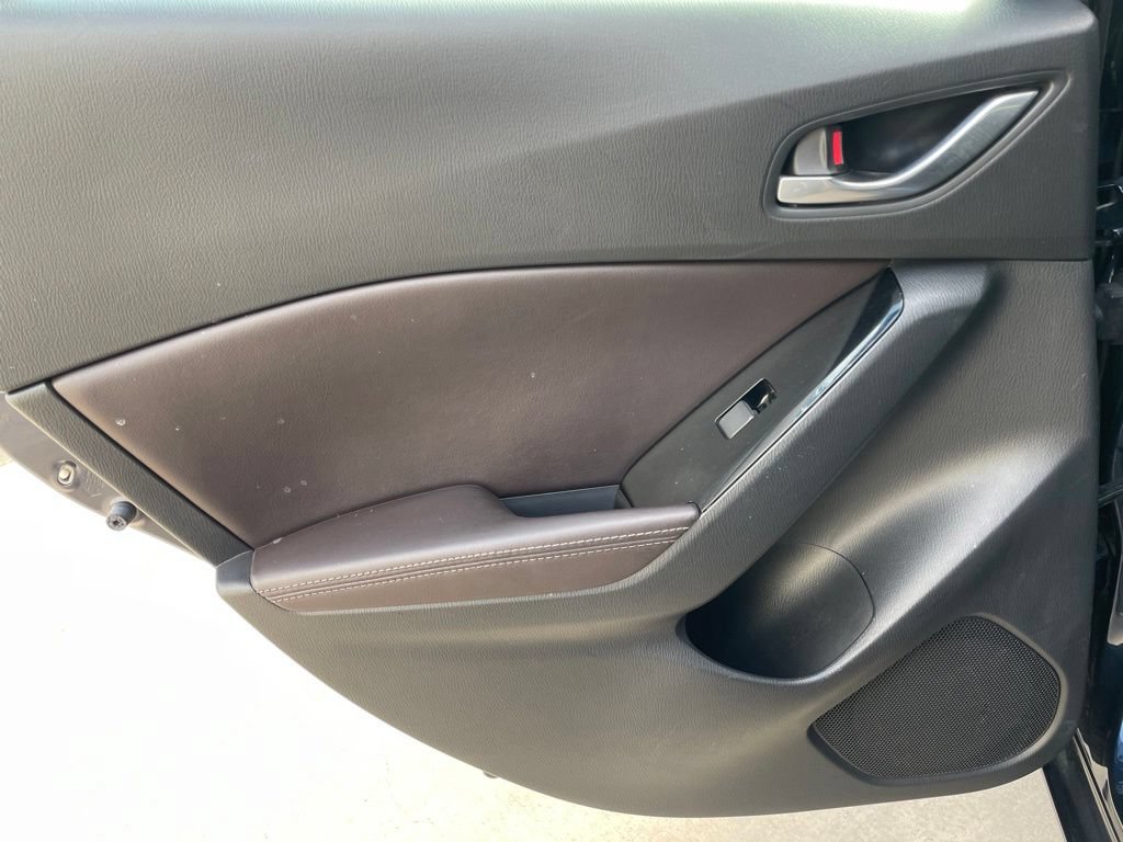 Used 2018 MAZDA MAZDA3 Grand Touring w/ Premium Equipment Package FWD image 20