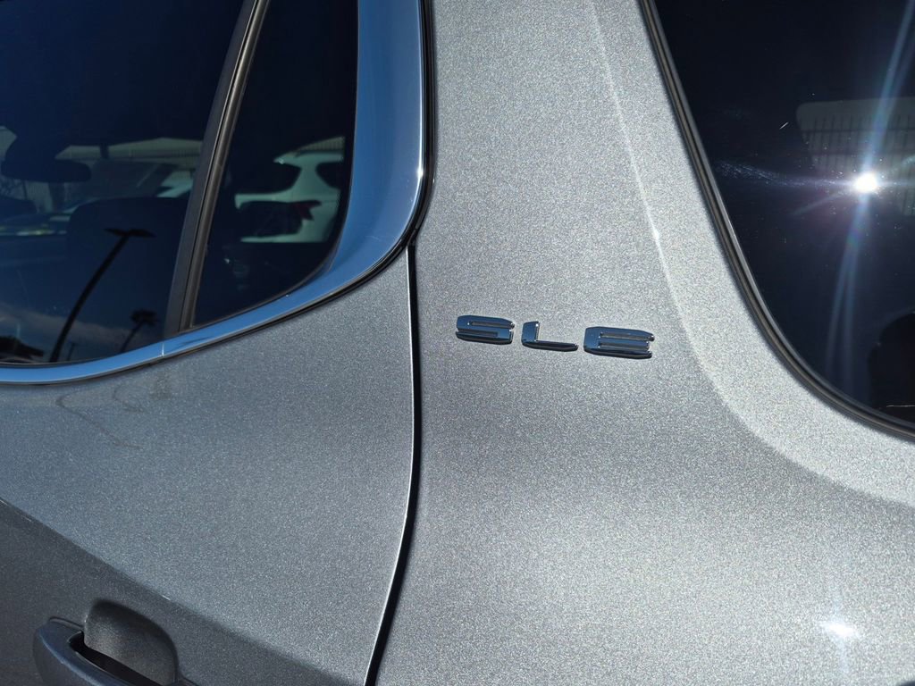 Used 2023 GMC Acadia SLE w/ Driver Convenience Package image 10