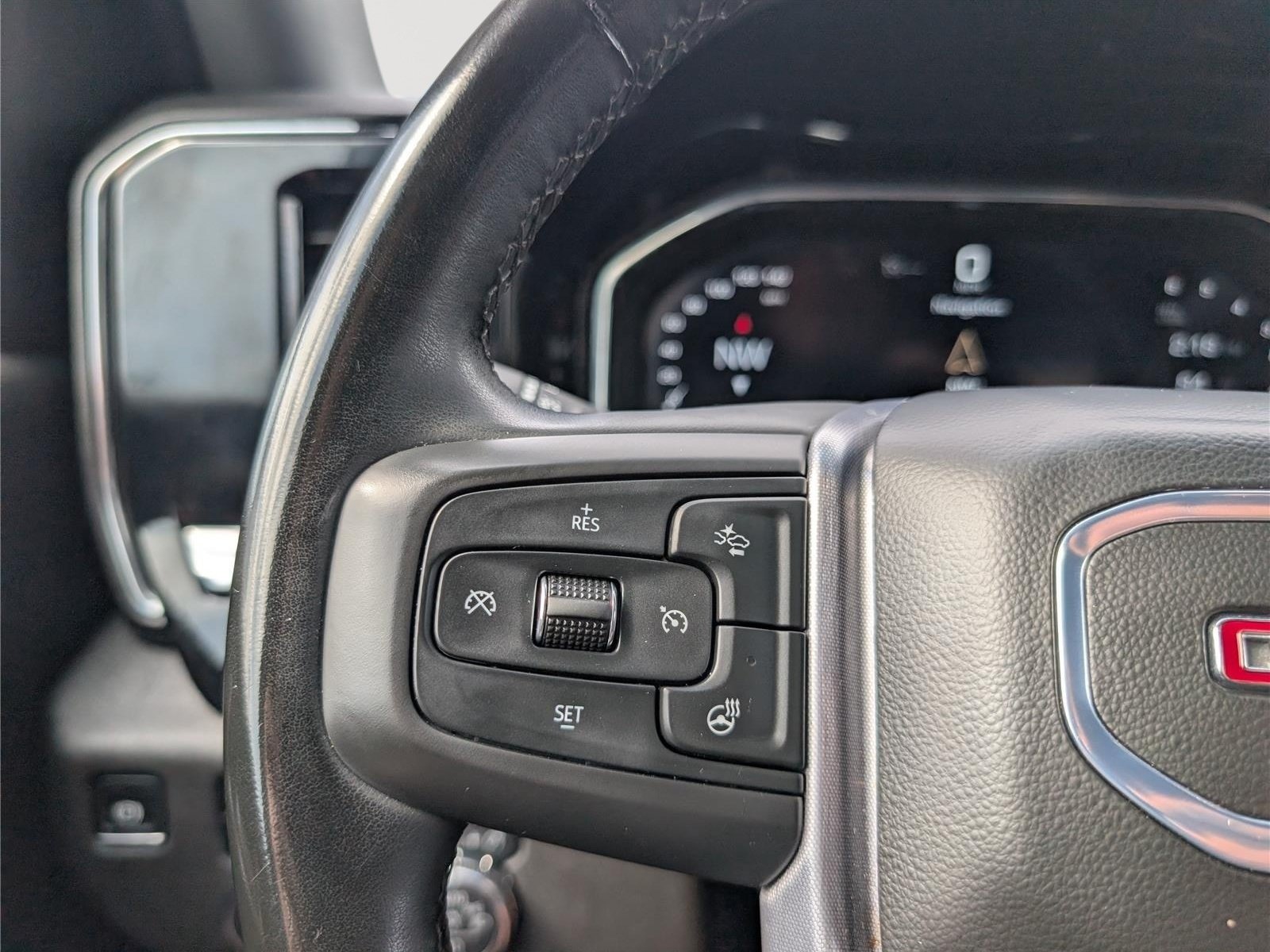 Used 2025 GMC Sierra 1500 SLT AWD/4WD image 23
