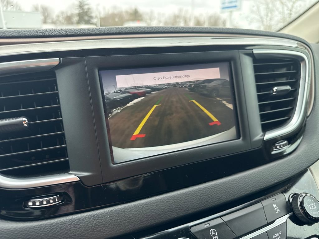 Used 2022 Chrysler Voyager LX FWD image 30