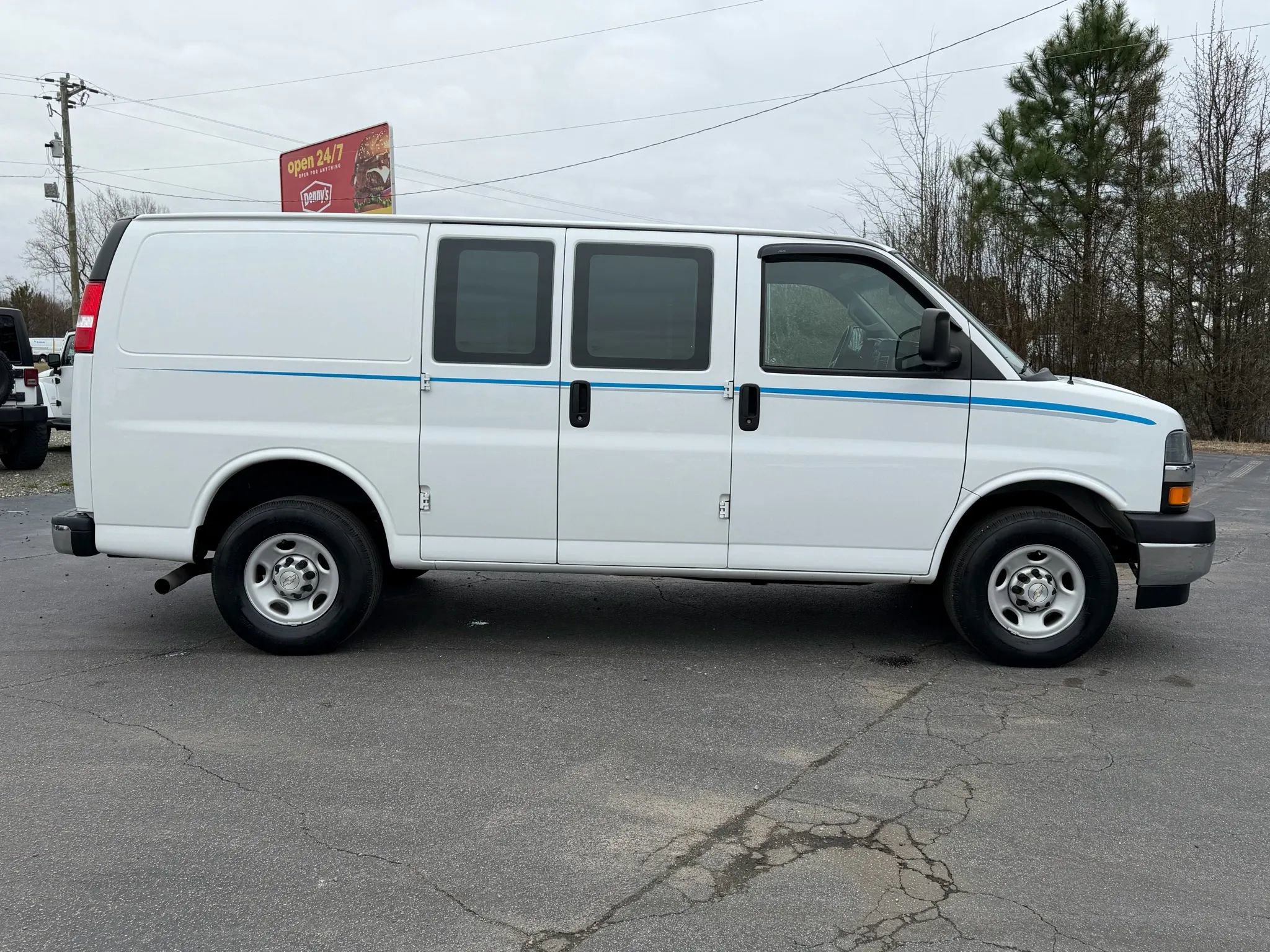 Used 2020 Chevrolet Express 2500 w/ Driver Convenience Package image 6