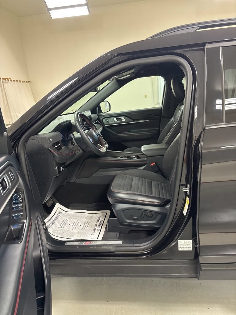 Used 2025 Ford Explorer ST-Line w/ Premium Package AWD/4WD image 8