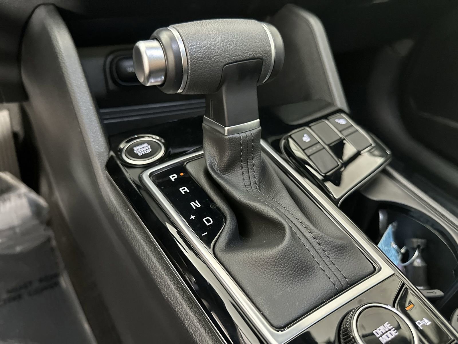 Used 2025 Kia Sportage EX w/ Premium Package image 24