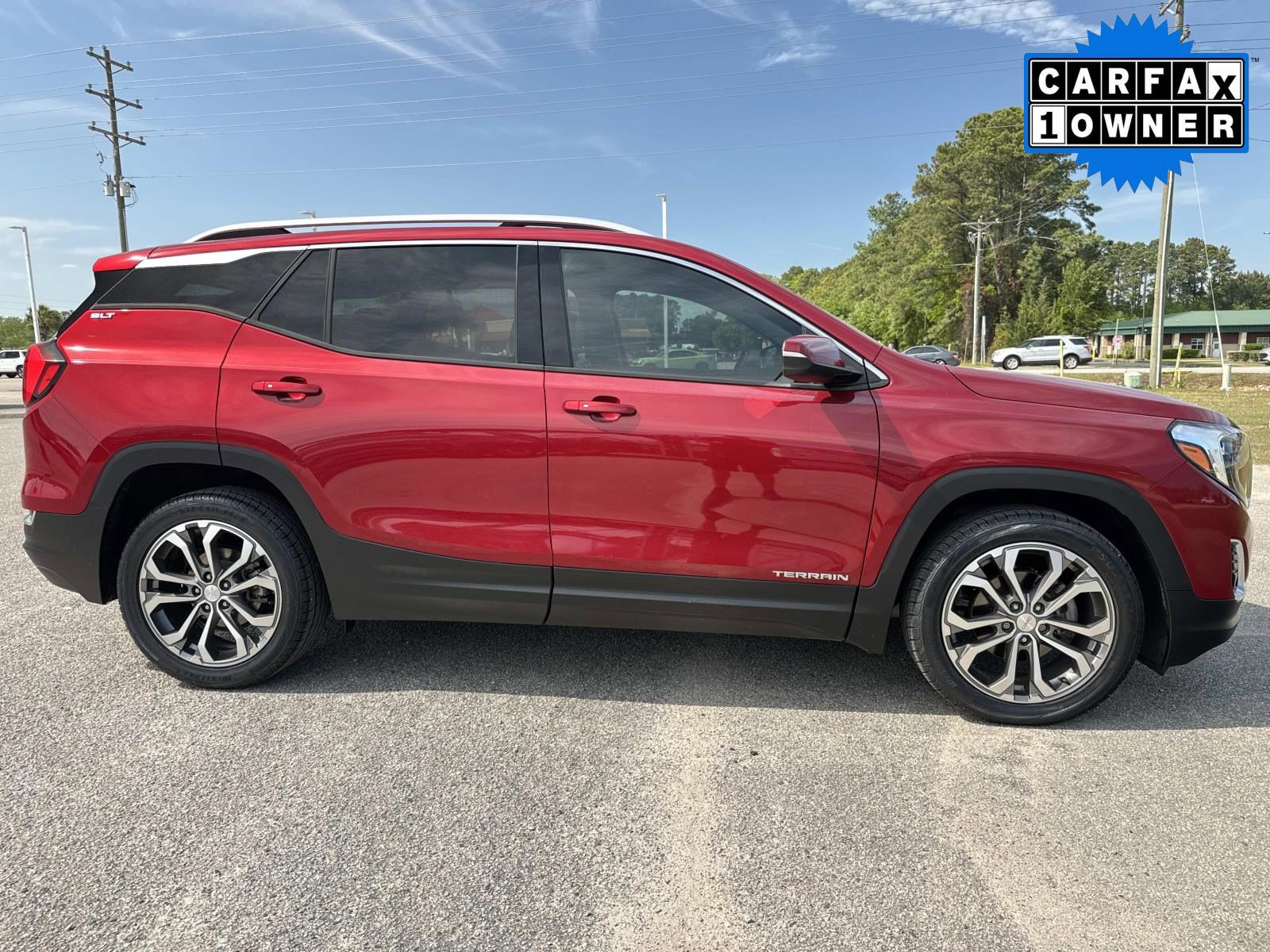 Used 2021 GMC Terrain SLT w/ Infotainment Package II FWD image 2